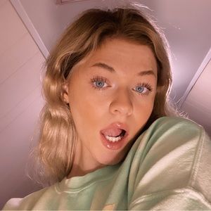 Meet your Posher, Dina